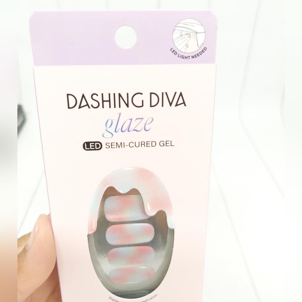 Dashing Diva Glaze LED Semi-Cured Gel Nail Strips - Siren Eyes